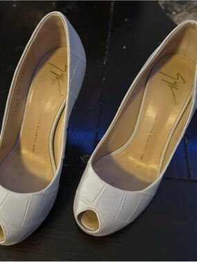 Giuseppe Zanotti White Peep-Toe Croc-Embossed Pumps